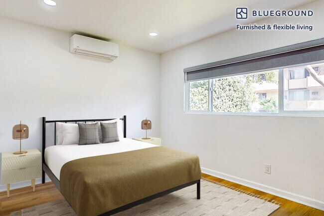 Building Photo - 7949 Romaine St