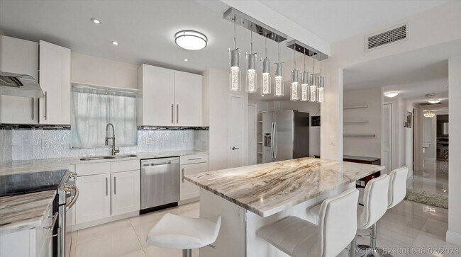 Building Photo - 3475 S Ocean Blvd