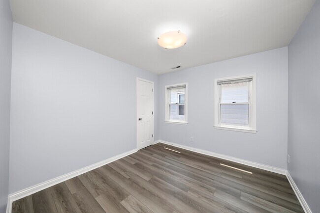 Building Photo - 3055 N Nordica Ave