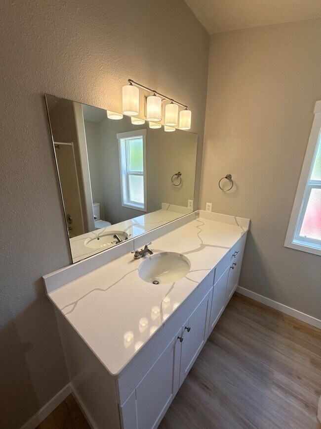 Building Photo - 5647 SW Windflower Dr