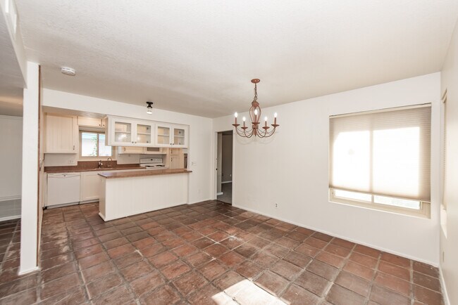 Building Photo - 2448 S Engler Ave