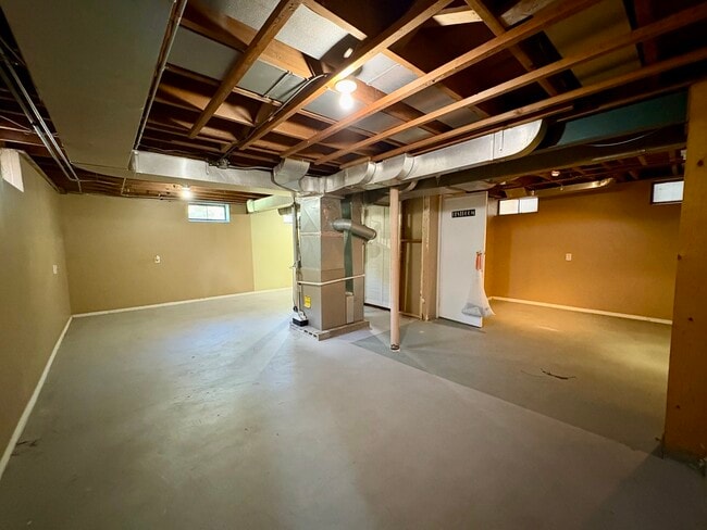 Building Photo - 122 Park Ave