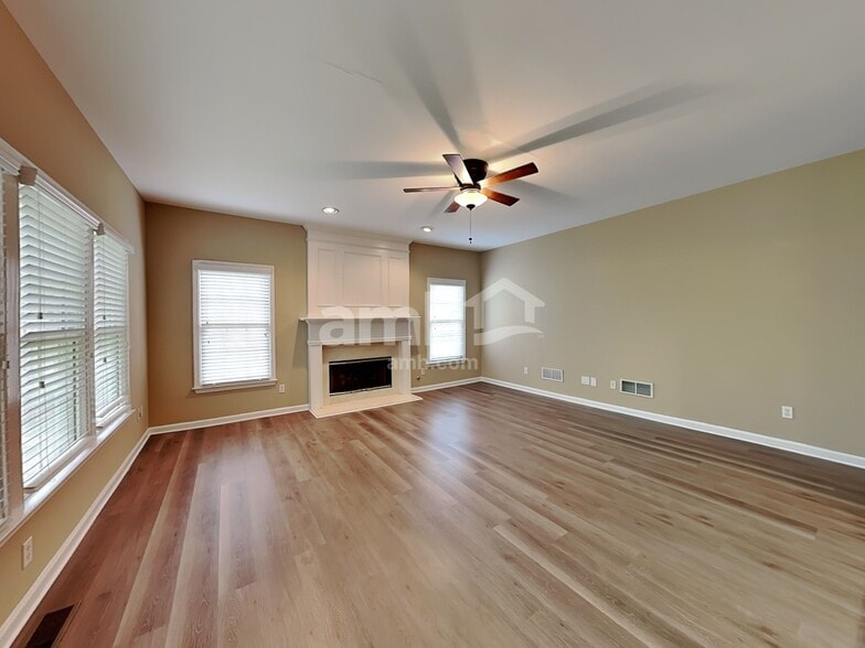 Building Photo - 637 Rebecca Ives Dr NW