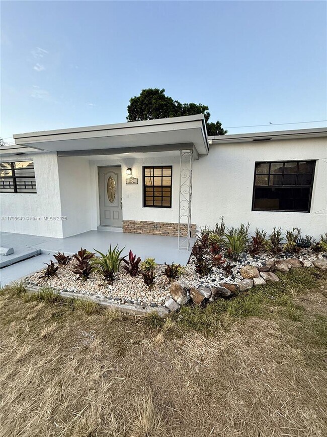 Building Photo - 14471 Lincoln Blvd