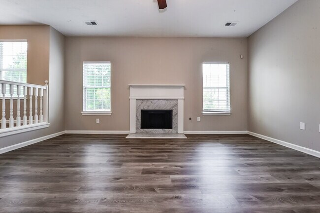 Building Photo - 657 Howell Dr