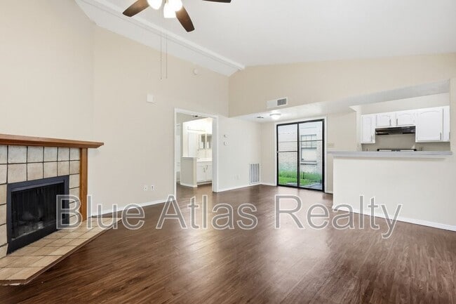 Building Photo - 3048 Navarro Ln