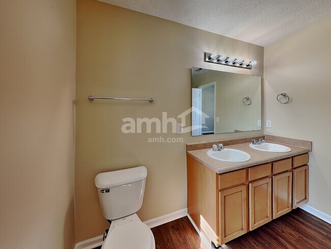 Building Photo - 16698 Maraschino Dr