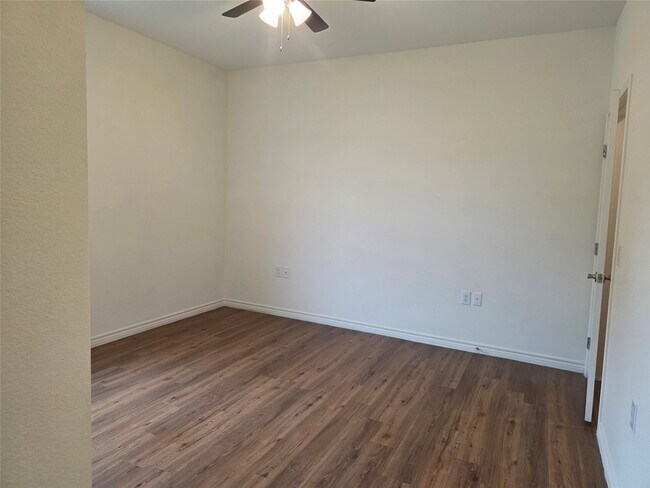 Building Photo - 6102 White Oak Dr