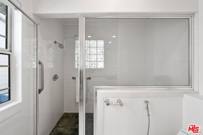 Building Photo - 11543 Sunshine Terrace