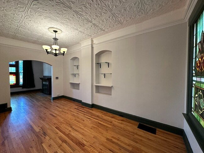 Building Photo - 1520 E 35th Ave