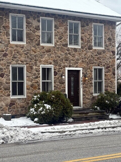 Building Photo - "Charming 4-Bedroom Home on Linglestown Rd – Your Harrisburg Haven Awaits!"