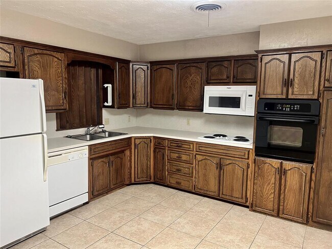 Building Photo - 1344 Meadow Ln