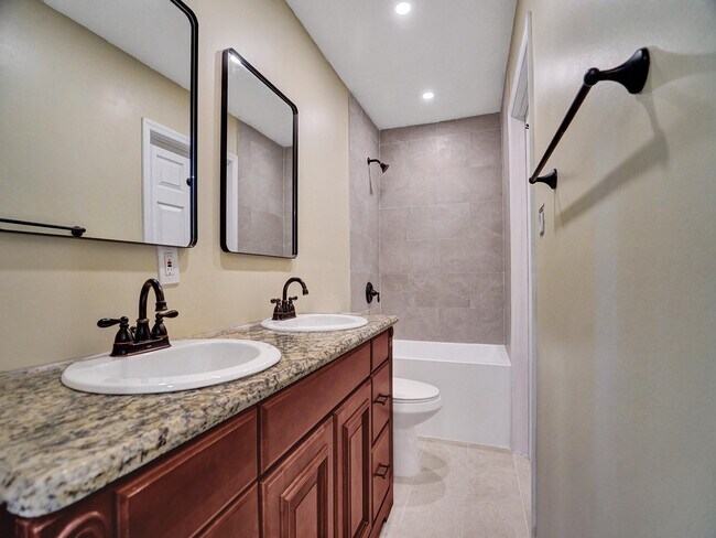 Building Photo - 2442 Garfield St