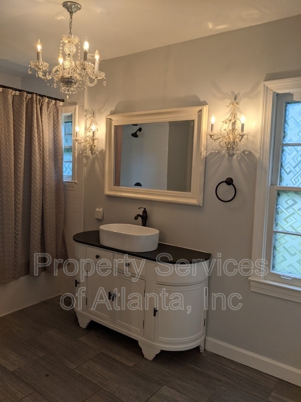 Building Photo - 2331 N Decatur Rd