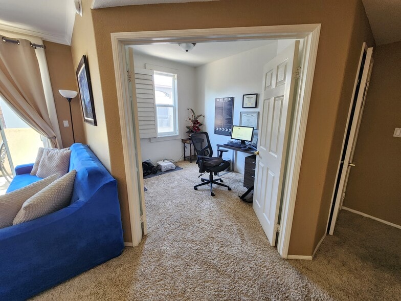 Building Photo - 5240 Premiere Hls Dr