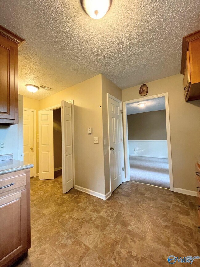 Building Photo - 104 Shaverlee Ct