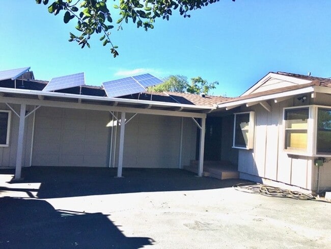 Building Photo - **AVAILABLE NOW**