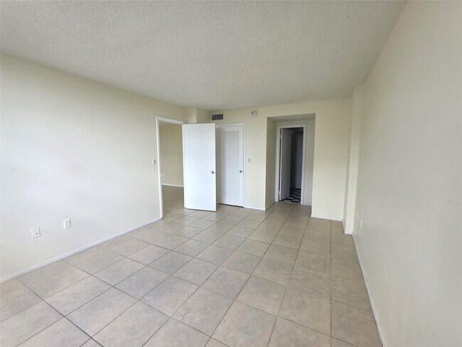 Building Photo - 15600 NW 7th Ave