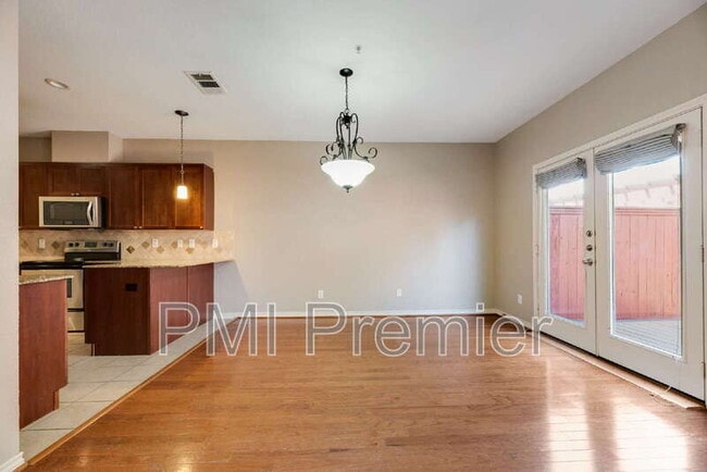 Building Photo - 321 Metropolitan Dr