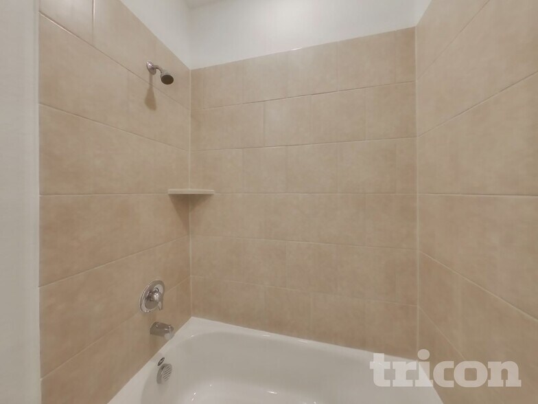 Building Photo - 5416 Montrose Dr