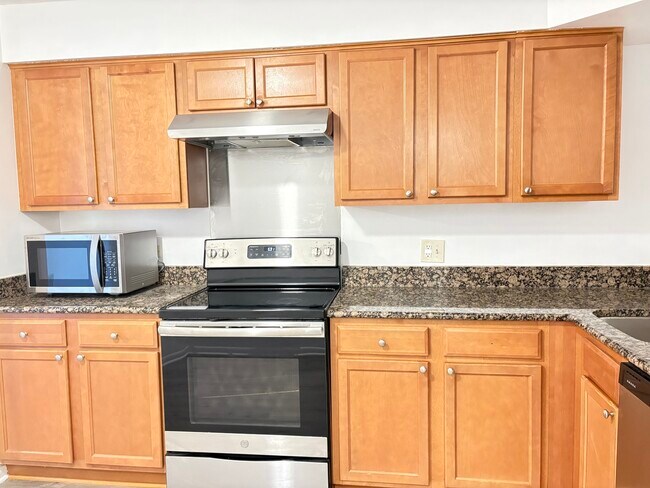 Building Photo - 1104 Castilian Ct
