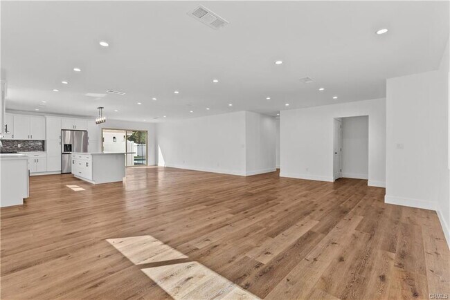 Building Photo - 7419 Gloria Ave