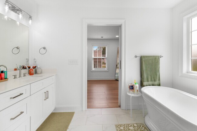 Building Photo - 276 Bluebell Dr