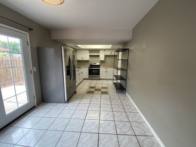 Building Photo - 4-Bedroom Retreat in Saint George – Cozy a...