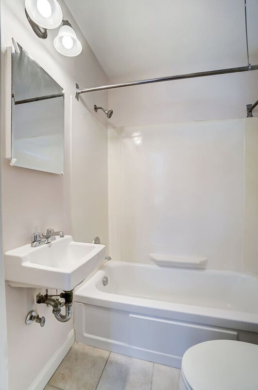 Building Photo - 2701 Cleinview Ave