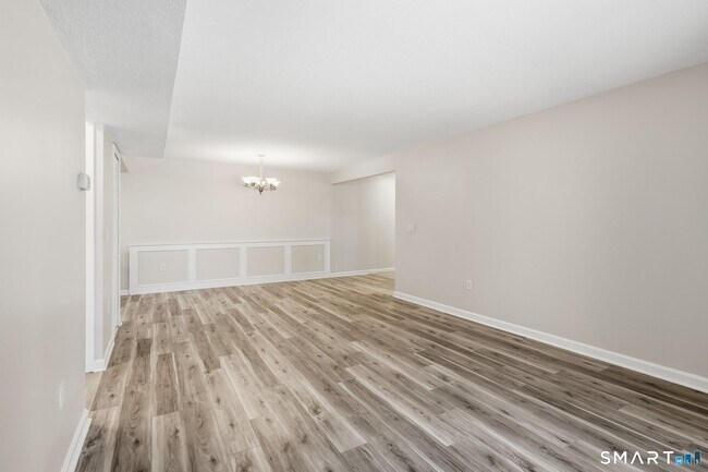 Building Photo - 808 Twin Circle Dr