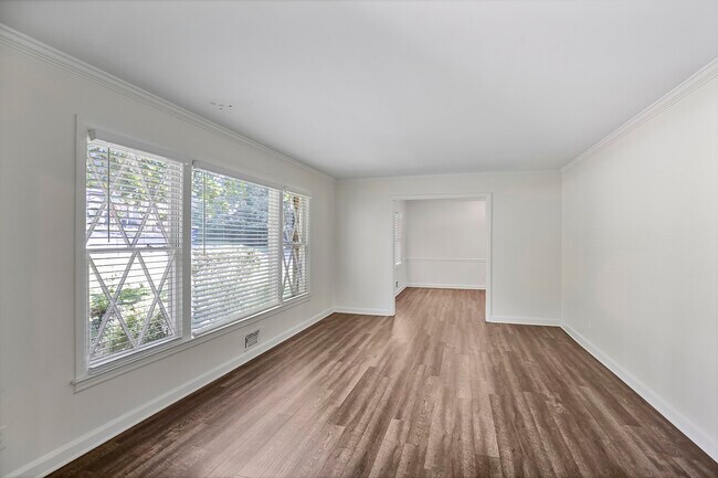 Building Photo - 645 Pauley Pl NE