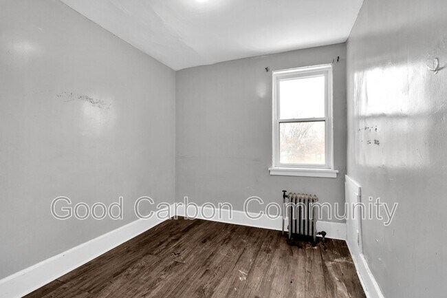 Building Photo - 2809 Main St