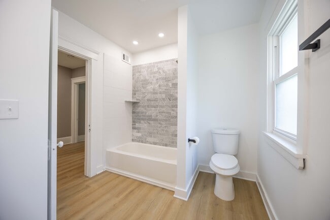 Building Photo - 1496 E 107th St