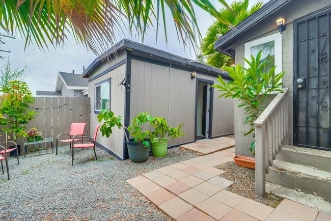 Building Photo - 3891 Superba St
