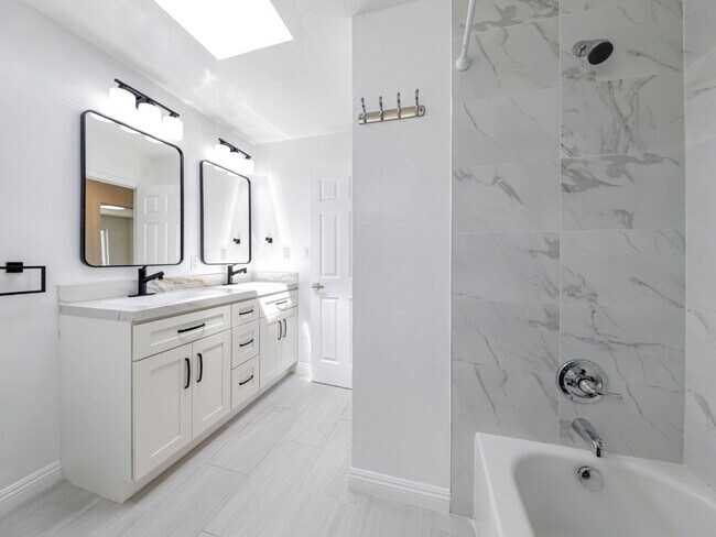 Building Photo - 3104 San Andreas Dr