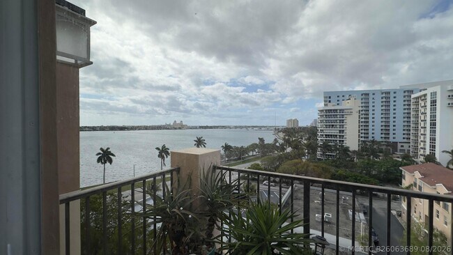 Building Photo - 1801 N Flagler Dr