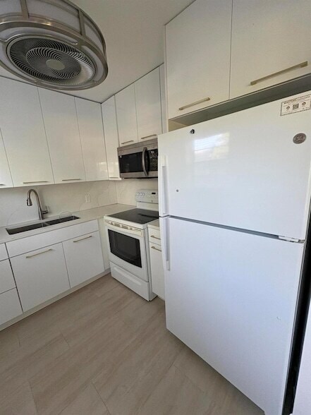 Building Photo - 244 Sheffield J