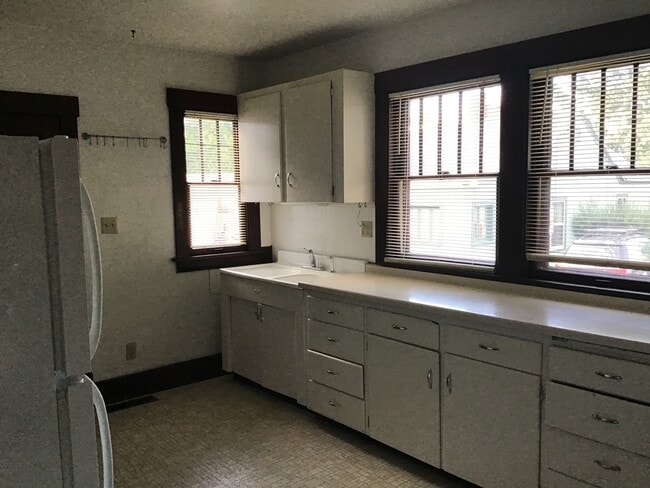 Building Photo - ADA322