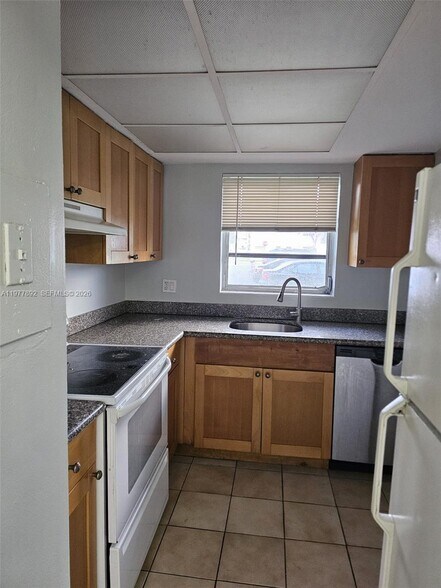 Building Photo - 7570 SW 82nd St