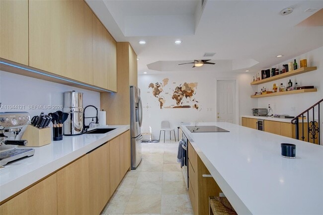 Building Photo - 4867 Ponce de Leon Blvd