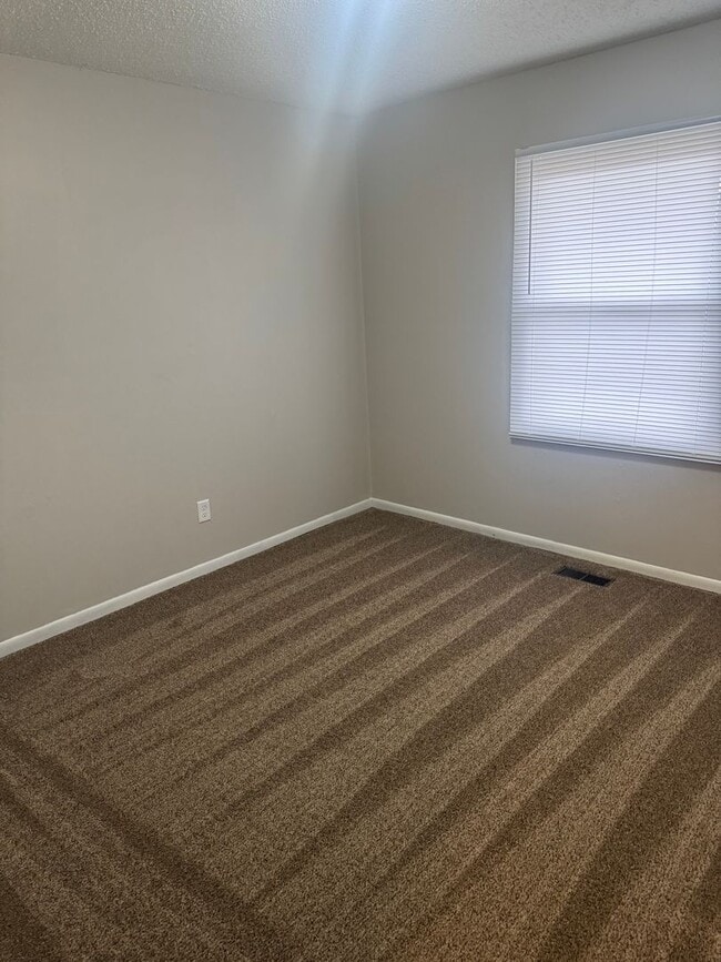 Building Photo - 927/929 Herold Avenue