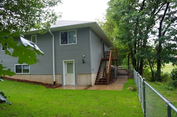 Building Photo - 3705-3707 Valley View Pl