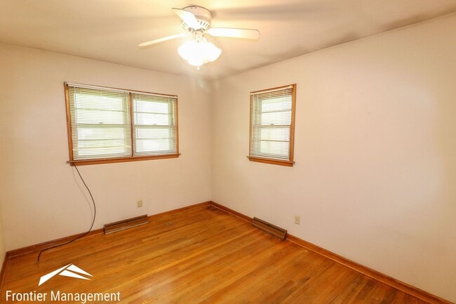 Building Photo - Lovely Single Family Home with Spacious Li...