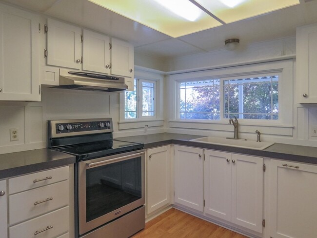 Building Photo - 3 bedroom 2 bath available in Century Meadows Park in Aurora !!