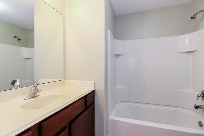 Building Photo - 4810 Tulip Trail Ln