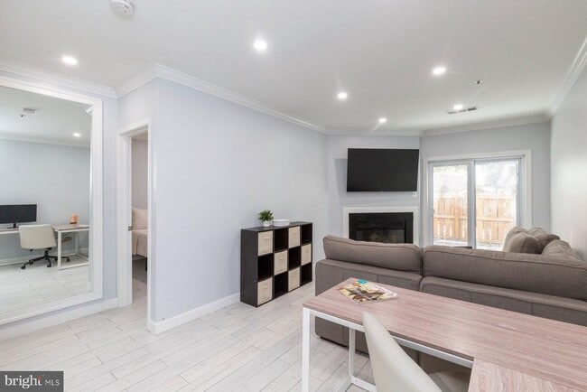 Building Photo - 255 S Pickett St