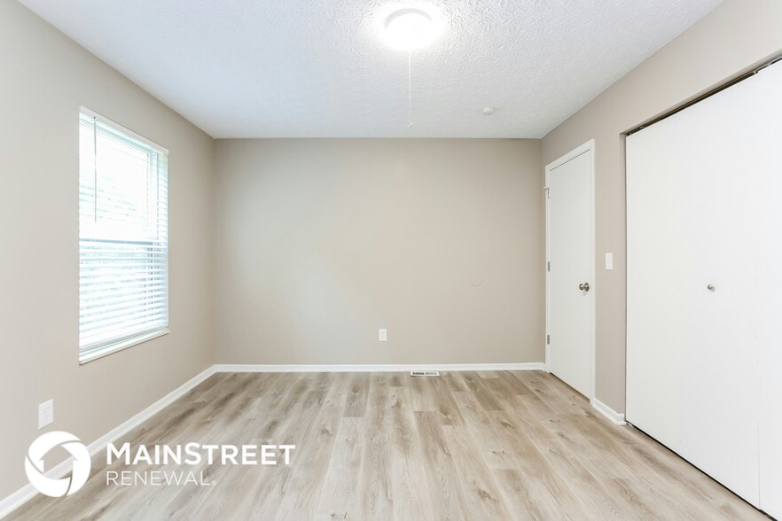 Building Photo - 469 Oak Village Dr