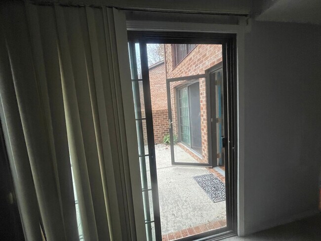 Building Photo - 720 Coventry Ln