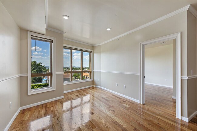 Building Photo - 1542 John F. Kennedy Blvd