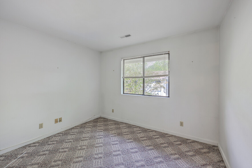 Building Photo - 2736 Jobee Dr